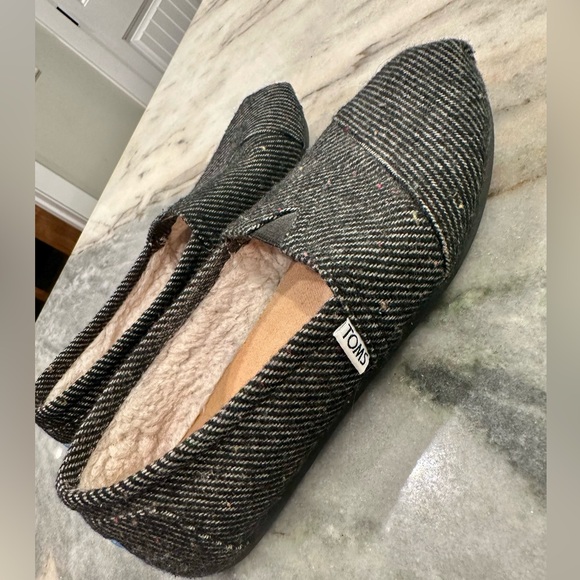 EUC Toms Alpargata Dark Gray Striped with Small Color Detail Size 7.5‎ - Picture 1 of 9